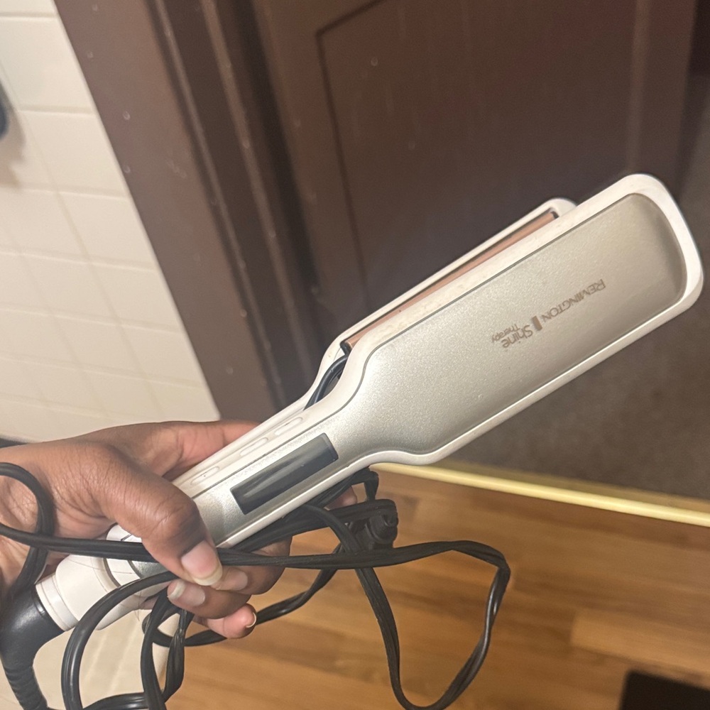 Remington silver and white Ceramic Flat Iron